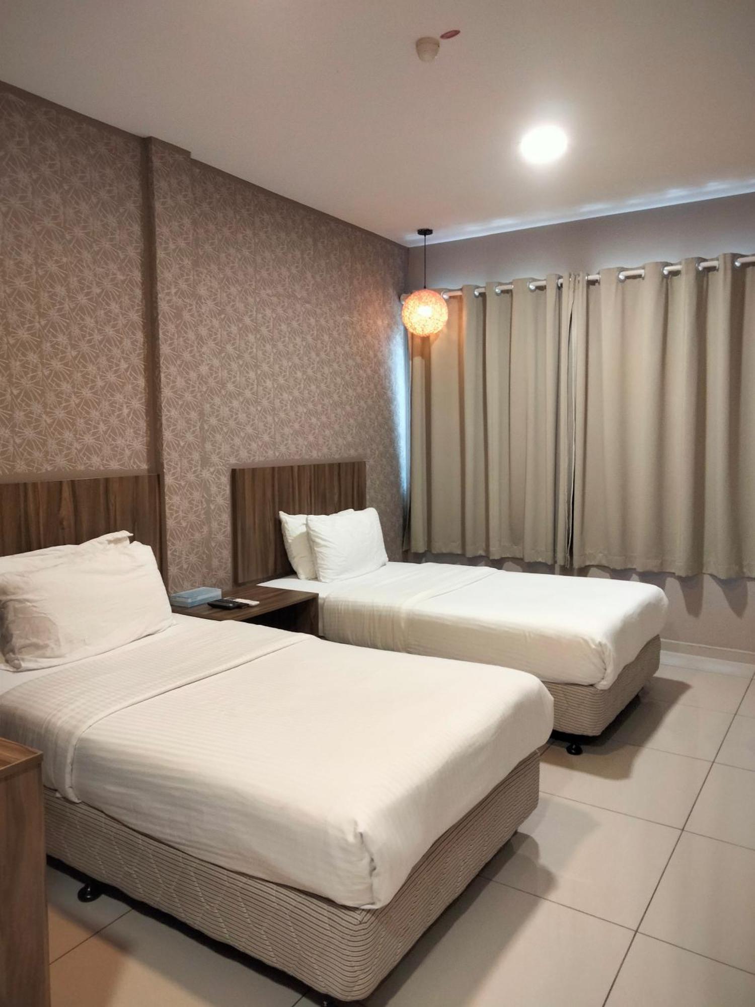 โฮเต็ล เจไล ราอุบ Hotel ภายนอก รูปภาพ