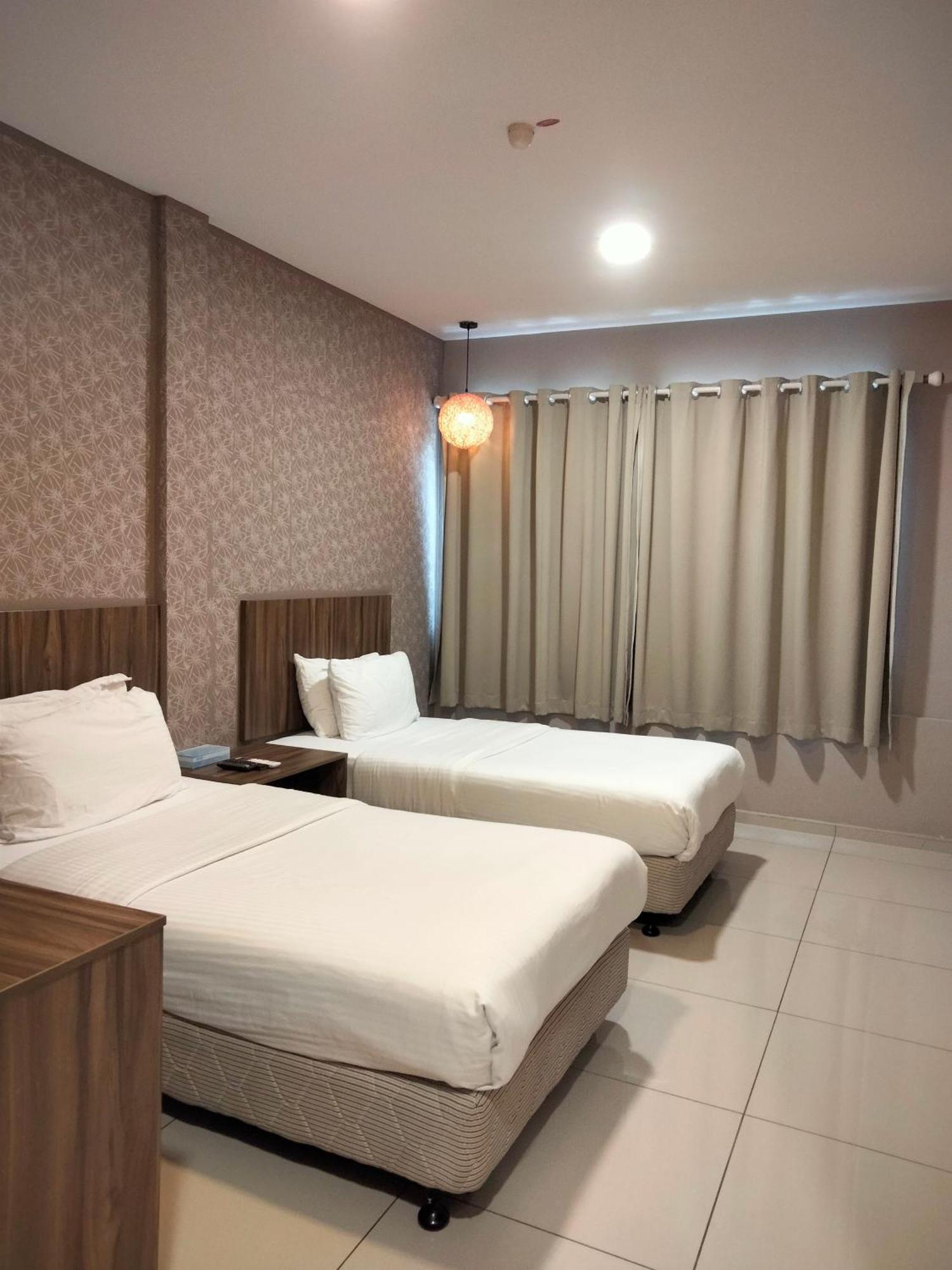 โฮเต็ล เจไล ราอุบ Hotel ภายนอก รูปภาพ