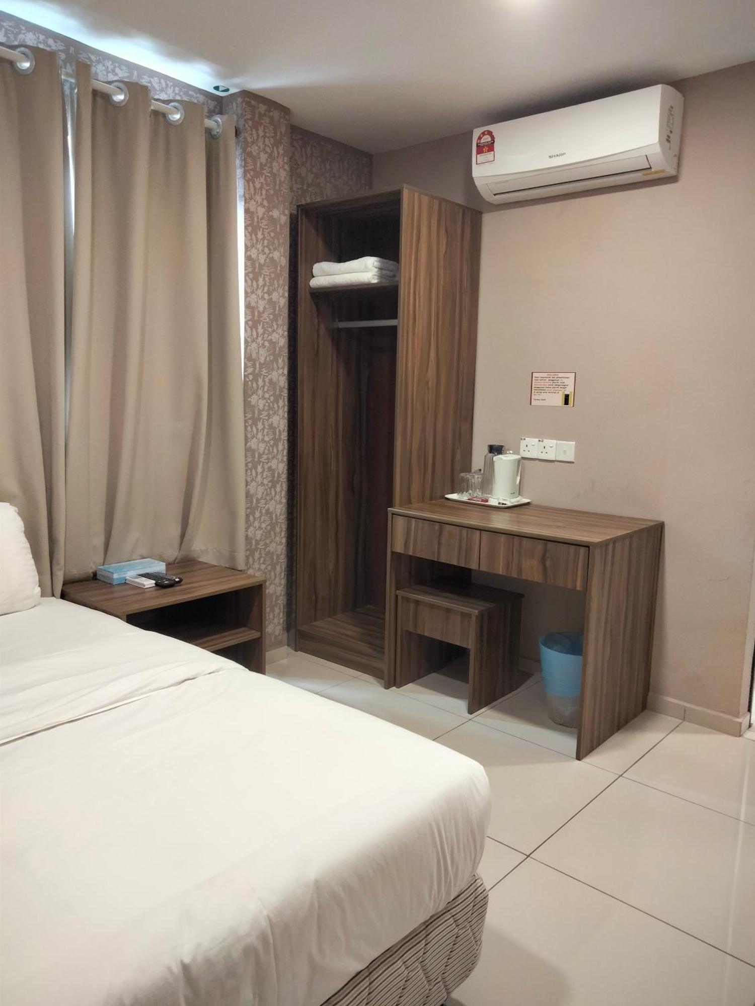 โฮเต็ล เจไล ราอุบ Hotel ภายนอก รูปภาพ