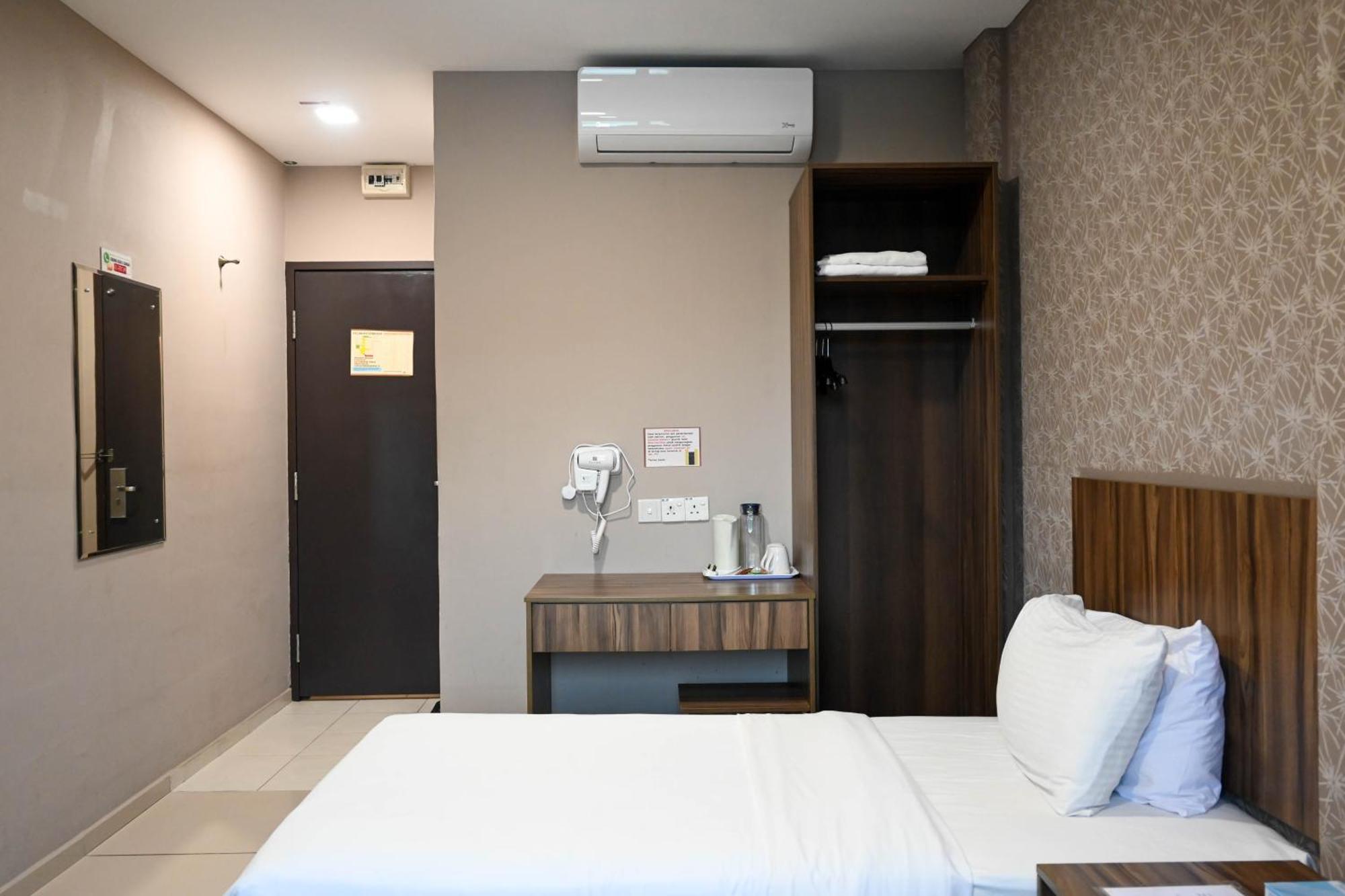 โฮเต็ล เจไล ราอุบ Hotel ภายนอก รูปภาพ